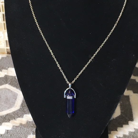 Royal blue transparent pillar pendant necklace - Picture 5 of 5